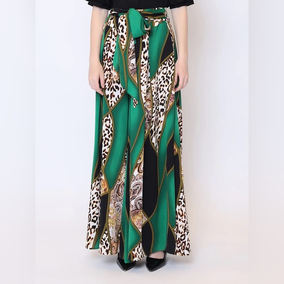 Leopard And Paisley Print - Picture 2 of 5